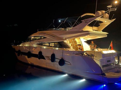 Motor yacht Galeon 640 Fly for rent in Goecek