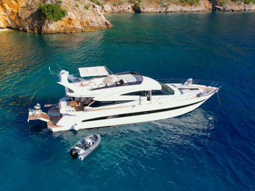 Motorboot Galeon 640 Fly chartern in ACI Marina Split