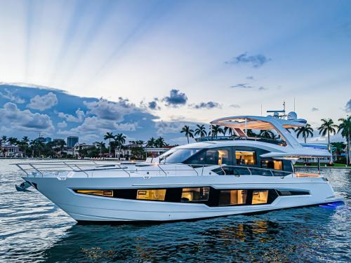 Motorboat Galeon 680 Fly available for charter in Kastel Gomilica