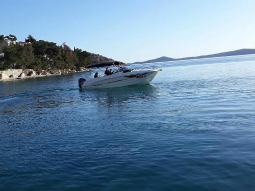 Motorboat Galia 700 Sundeck for rent in Tribunj