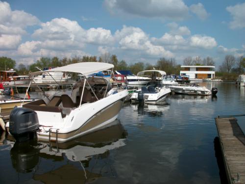 Yacht Galia 700 Sundeck for charter in Marina BZH Bootszentrum