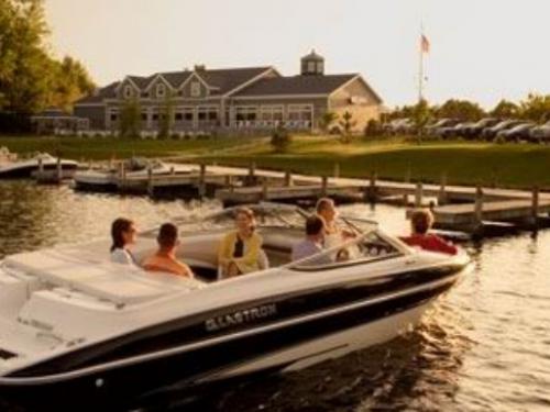 Motorboat Glastron 235 for rent in Cape Coral