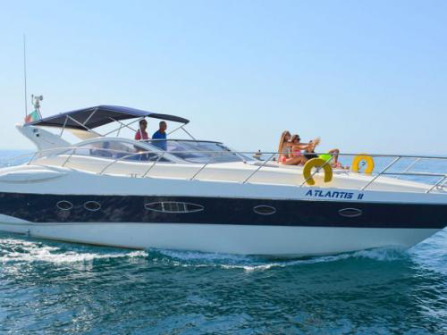 Motor yacht Gobby 47 for rent in Marina de Vilamoura