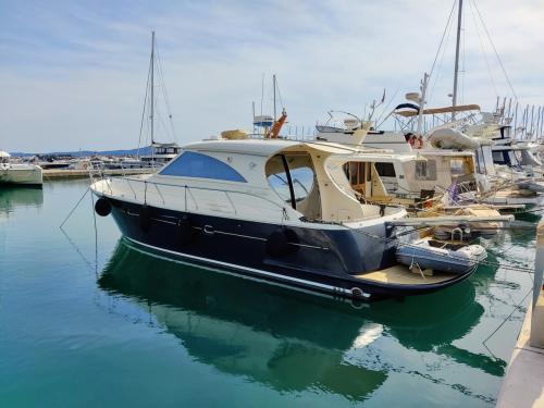 Motor yacht Goldstar 440 Sport available for charter in Sukosan Bibinje