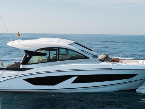 Motoryacht Gran Turismo 32 chartern in Pula