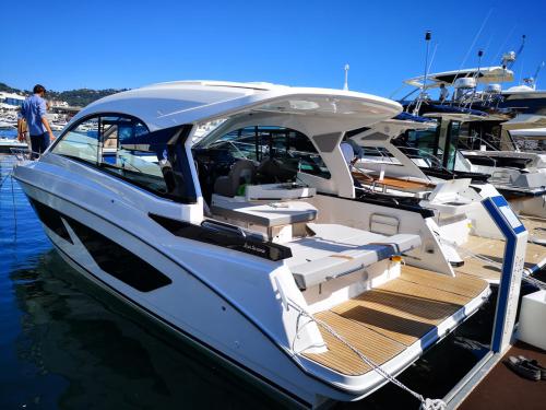 Motor yacht Gran Turismo 32 for charter in Pula
