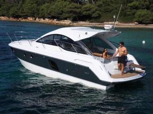 Motorboat Gran Turismo 38 available for charter in Cambrils
