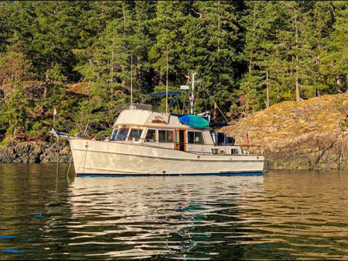 Motor yacht Grand Banks 42 Classic for rent in Bellingham