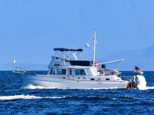 Motor yacht Grand Banks 42 Classic for rent in Bellingham
