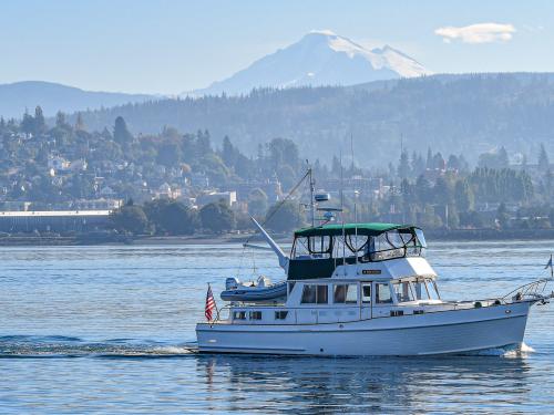 Motoryacht Grand Banks 46 Yachtcharter in Bellingham Marina