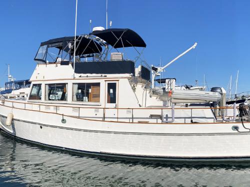 Motorboat Grand Banks 49 Classic for charter in Bellingham Marina