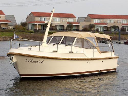 Motor yacht Grand Sturdy 25.9 SCF available for charter in Berlin City