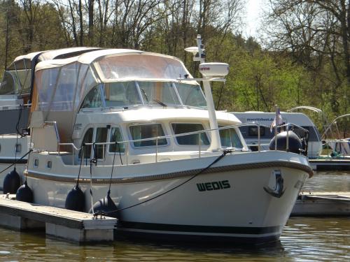 Motorboat Grand Sturdy 29.9 AC for hire in Mirow Motorboat Grand Sturdy 29.9 AC for hire in Mirow