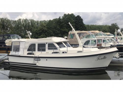 Motorboat Grand Sturdy 29.9 Sedan available for charter in Yachtcharter Mirow Marina Motorboat Grand Sturdy 29.9 Sedan available for charter in Yachtcharter Mirow Marina