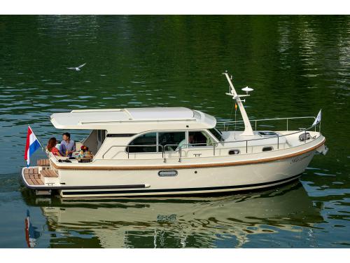 Motor yacht Grand Sturdy 30 available for charter in Mirow Motor yacht Grand Sturdy 30 available for charter in Mirow