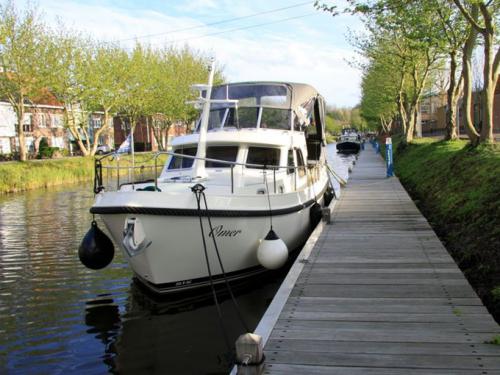 Grand Sturdy 30.9 AC Motoryacht Charter Kuurne