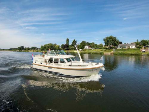 Motorboat Grand Sturdy 35.0 AC for rent in Capestang Marina