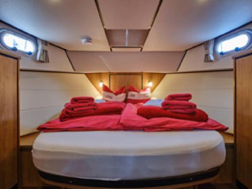 Motor yacht Grand Sturdy 35.0 AC available for charter in Malchow