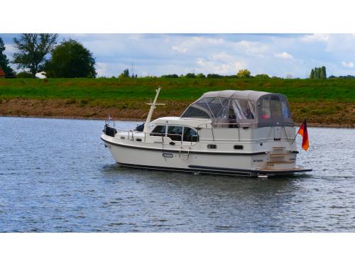 Motor yacht Grand Sturdy 35.0 AC available for charter in Yachtcharter Mirow Marina Motor yacht Grand Sturdy 35.0 AC available for charter in Yachtcharter Mirow Marina