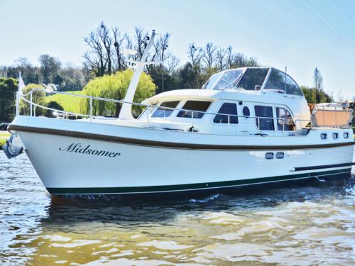 Motoryacht Grand Sturdy 36.9 AC chartern in Hobbs of Henley Werft