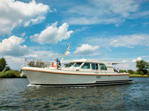 Motorboat Grand Sturdy 40.0 AC available for charter in Heukelum