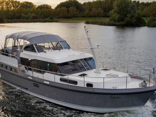 Motor yacht Grand Sturdy 40.0 AC available for charter in Le Landeron