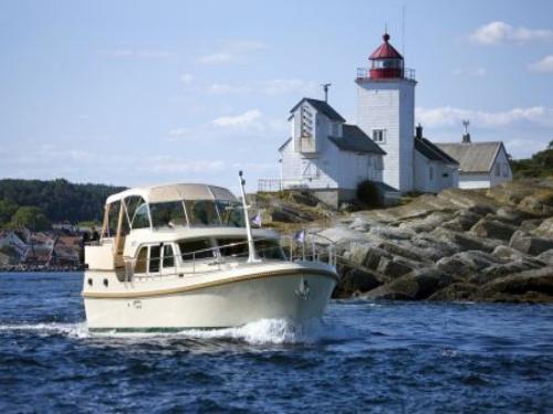 Motor yacht Grand Sturdy 40.9 AC available for charter in Trogir