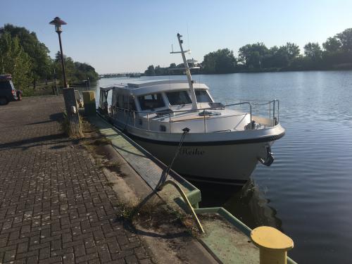 Motorboat Grand Sturdy 40.9 Sedan for rent in Zehdenick