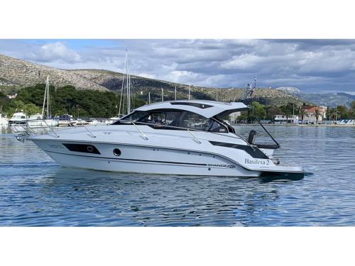 Yacht Grandezza 28 OC Yachtcharter in Trogir