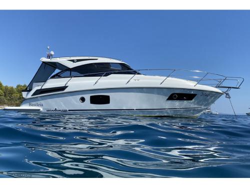Motoryacht Grandezza 34 OC Yachtcharter in Trogir