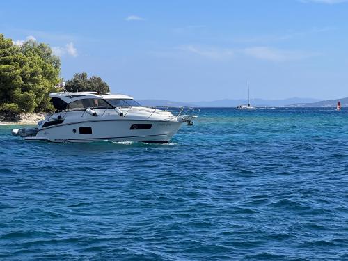 Motoryacht Grandezza 34 OC Yachtcharter in Trogir