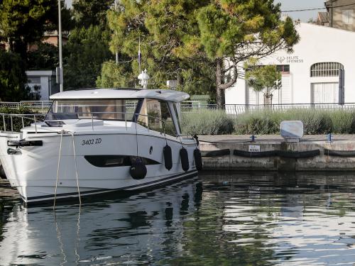 Motorboot Greenline 39 Hybrid chartern in Biograd na Moru