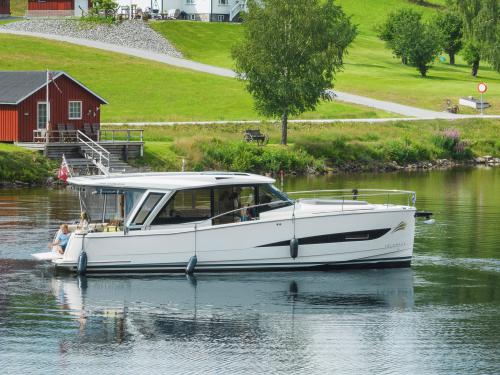 Motor yacht Greenline 39 Hybrid available for charter in Posgrunn