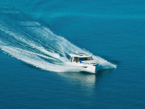 Motorboat Greenline 39 Hybrid for rent in Marina Pirovac Motorboat Greenline 39 Hybrid for rent in Marina Pirovac
