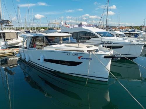 Motor yacht Greenline 39 Hybrid for charter in Biograd na Moru