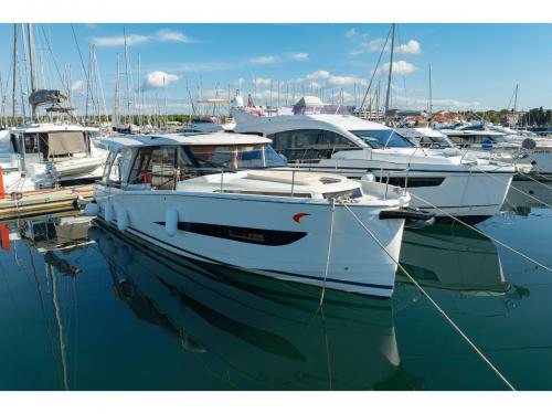 Motorboot Greenline 39 Hybrid chartern in Biograd na Moru