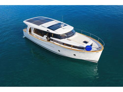 Motor yacht Greenline 40 for hire in Biograd na Moru