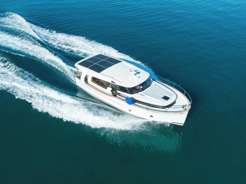 Motorboat Greenline 40 for charter in Biograd na Moru