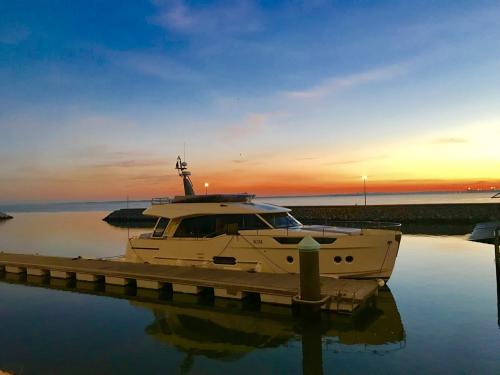 Yacht Greenline 48 for hire in Comporta