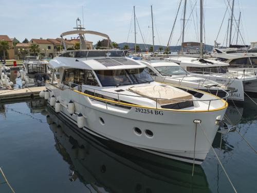 Motor yacht Greenline 48 available for charter in Biograd na Moru