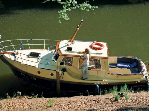 Motorboot Grommer 800 Yachtcharter in Rechlin
