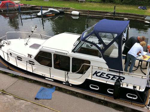Motor yacht Gruno 30 Classic available for charter in Marina Bootscenter Keser