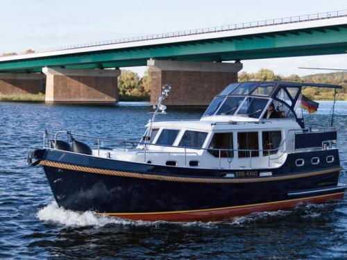 Houseboat Gruno 33 Classic for charter in Marina Bootscenter Keser