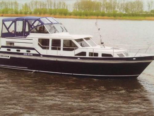 Yacht Gruno 35 Compact Sport for hire in Berlin City