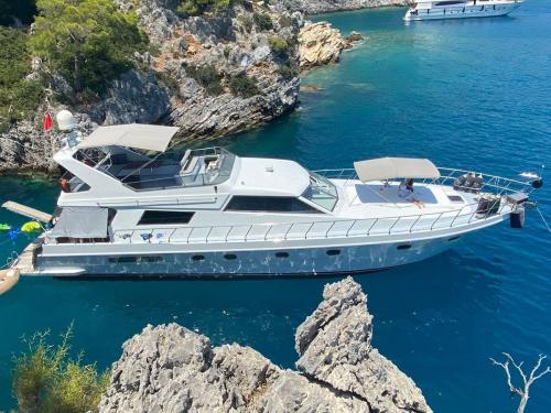 64ft Luxury Yacht for charter in Goecek (Turkey)