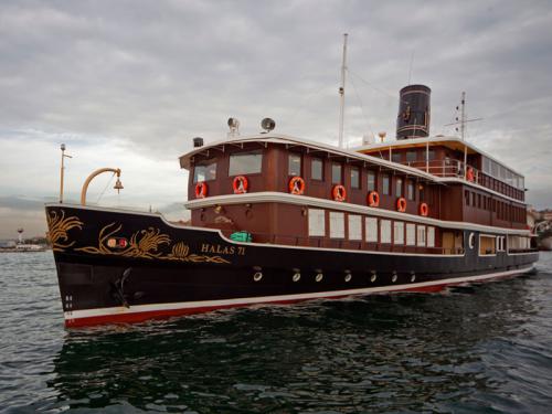 Yacht Halas 71 for hire in Fenerbahce Yacht Harbor