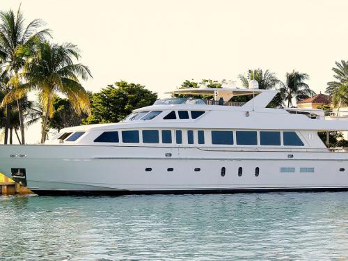 Yacht Hargrave 108 for rent in Nasssau Yacht Haven