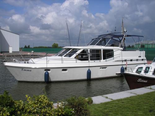 Yacht Hibo 1300 available for charter in Woudsend