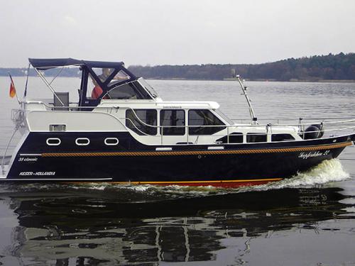 Houseboat Hollandia 38 Classic for charter in Marina Bootscenter Keser