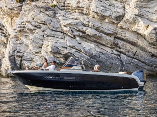 Motor yacht Invictus 240CX available for charter in Makarska